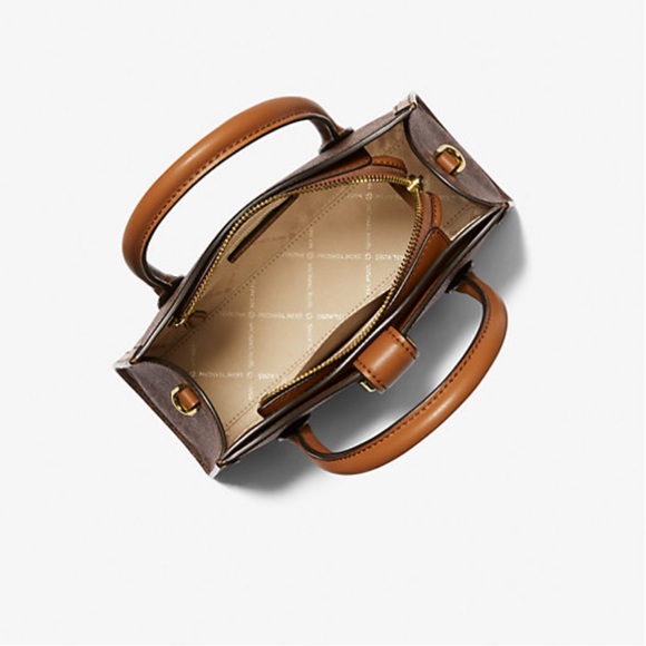 MICHAEL KORS
Gabby Small Logo Satchel
COLOR BROWN
NWT - Picture 2 of 3